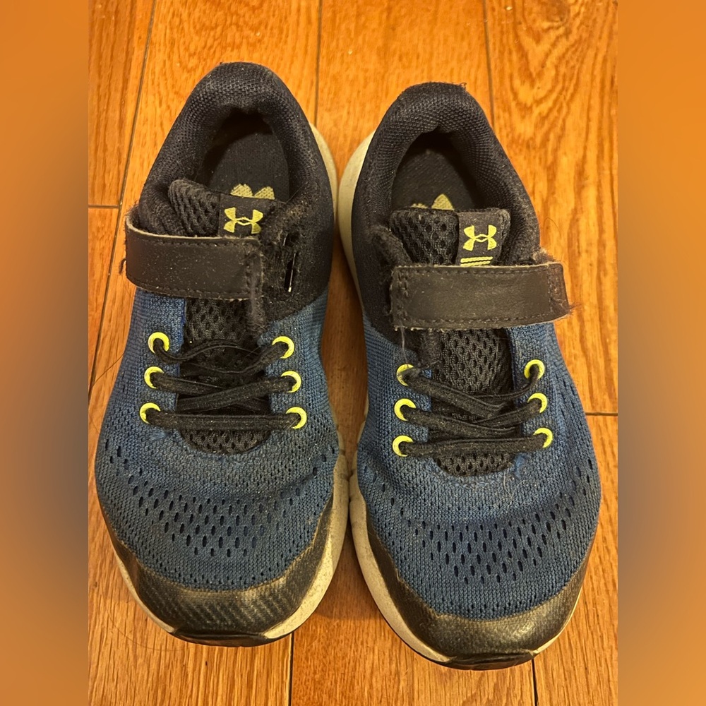 Under armour kids boys blue sneakers with hook and loop closure